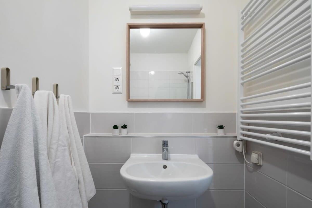 Modern Apt In Authentic Central Area Budapeste Exterior foto